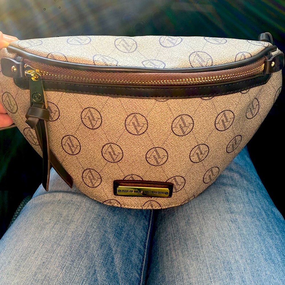 Adrienne  Vittadini crossbody hip bag Fanny pack brown and tan NWOT